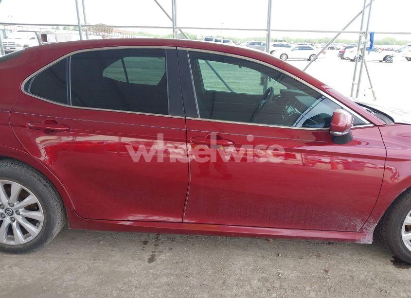 Photo 13 of 2018 Toyota Camry LE (VIN 4T1B11HK6JU563769)