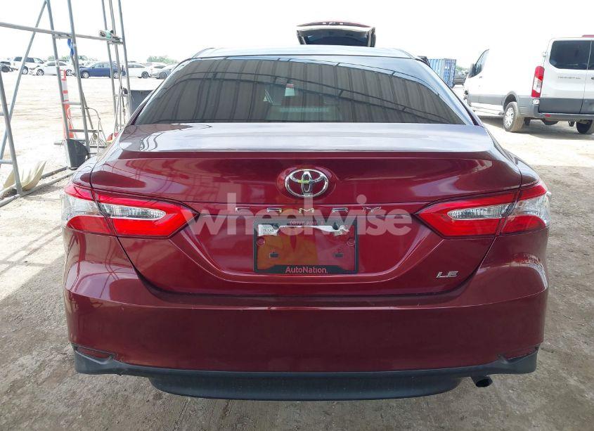 Photo 16 of 2018 Toyota Camry LE (VIN 4T1B11HK6JU563769)
