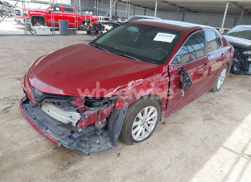 Photo 2 of 2018 Toyota Camry LE (VIN 4T1B11HK6JU563769)
