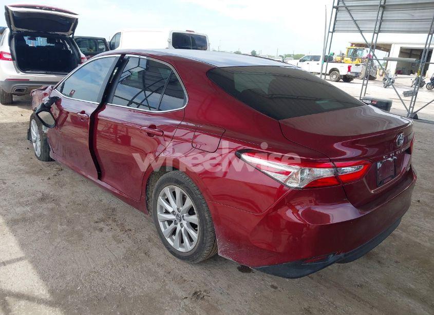 Photo 3 of 2018 Toyota Camry LE (VIN 4T1B11HK6JU563769)