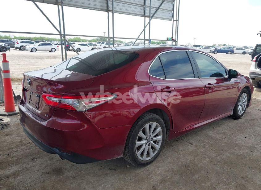Photo 4 of 2018 Toyota Camry LE (VIN 4T1B11HK6JU563769)
