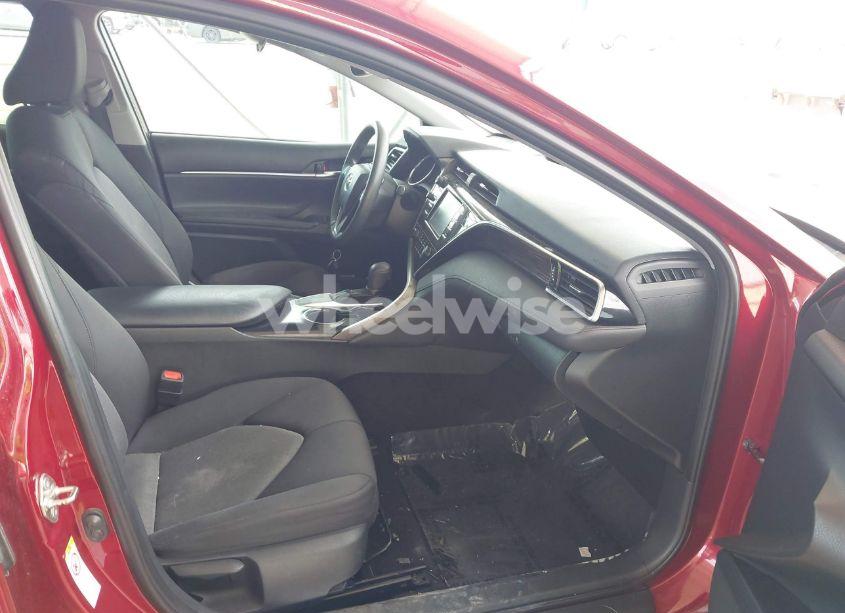 Photo 5 of 2018 Toyota Camry LE (VIN 4T1B11HK6JU563769)