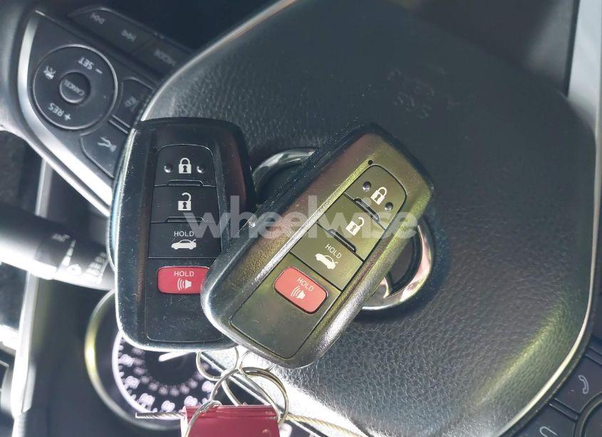 Photo 11 of 2018 Toyota Camry SE (VIN 4T1B11HK6JU564954)