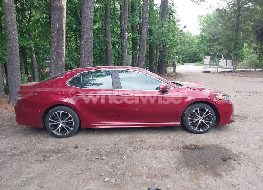 Photo 14 of 2018 Toyota Camry SE (VIN 4T1B11HK6JU564954)