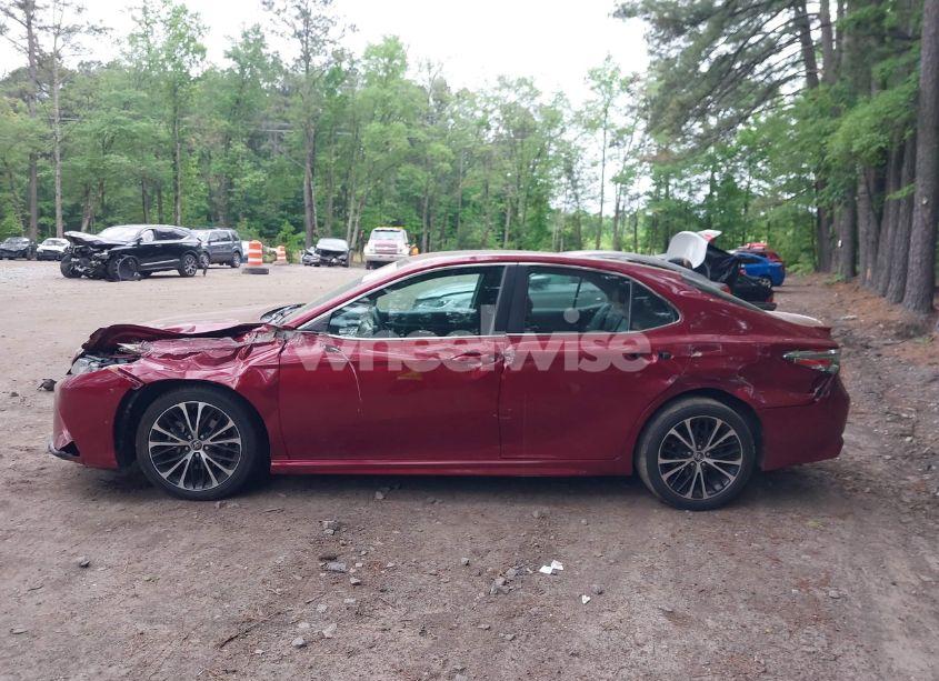 Photo 15 of 2018 Toyota Camry SE (VIN 4T1B11HK6JU564954)
