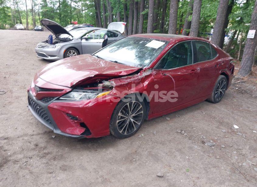 Photo 2 of 2018 Toyota Camry SE (VIN 4T1B11HK6JU564954)