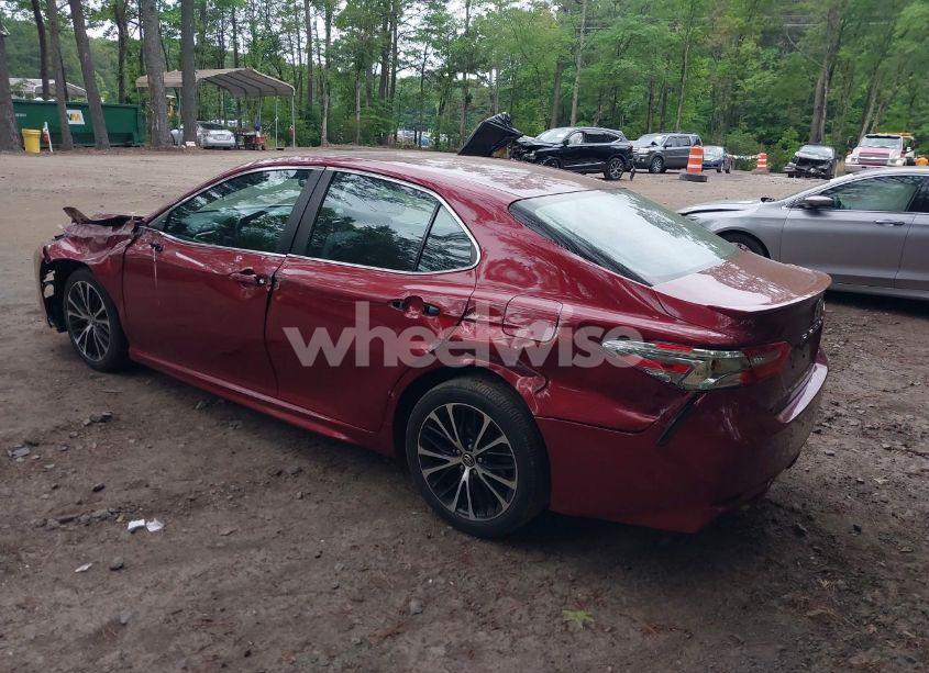 Photo 3 of 2018 Toyota Camry SE (VIN 4T1B11HK6JU564954)