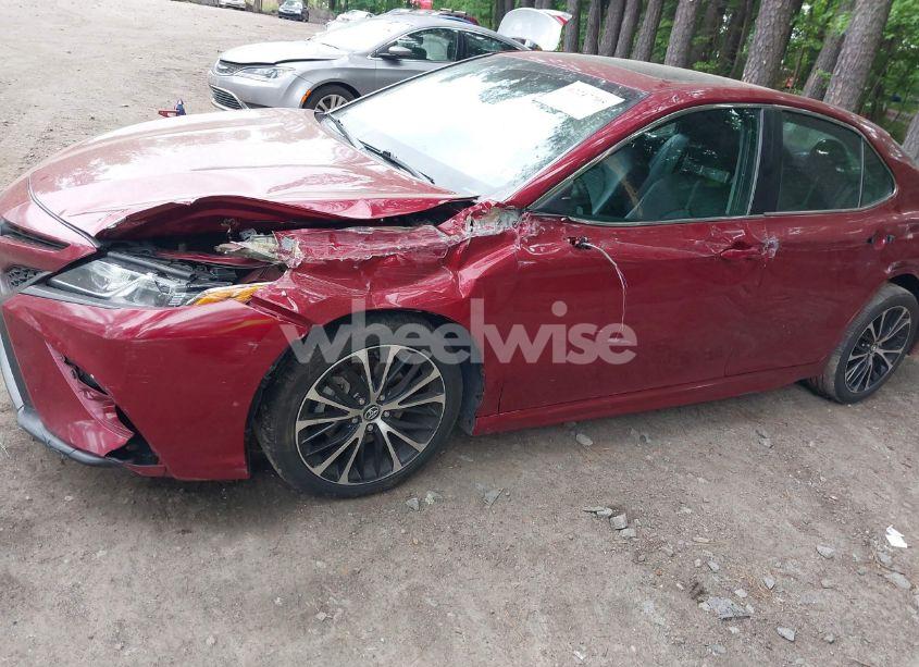 Photo 6 of 2018 Toyota Camry SE (VIN 4T1B11HK6JU564954)