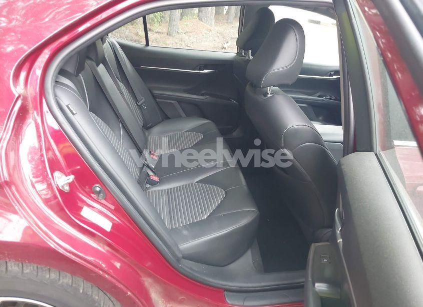 Photo 8 of 2018 Toyota Camry SE (VIN 4T1B11HK6JU564954)