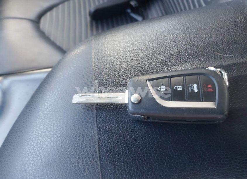 Photo 11 of 2018 Toyota Camry SE (VIN 4T1B11HK6JU571676)