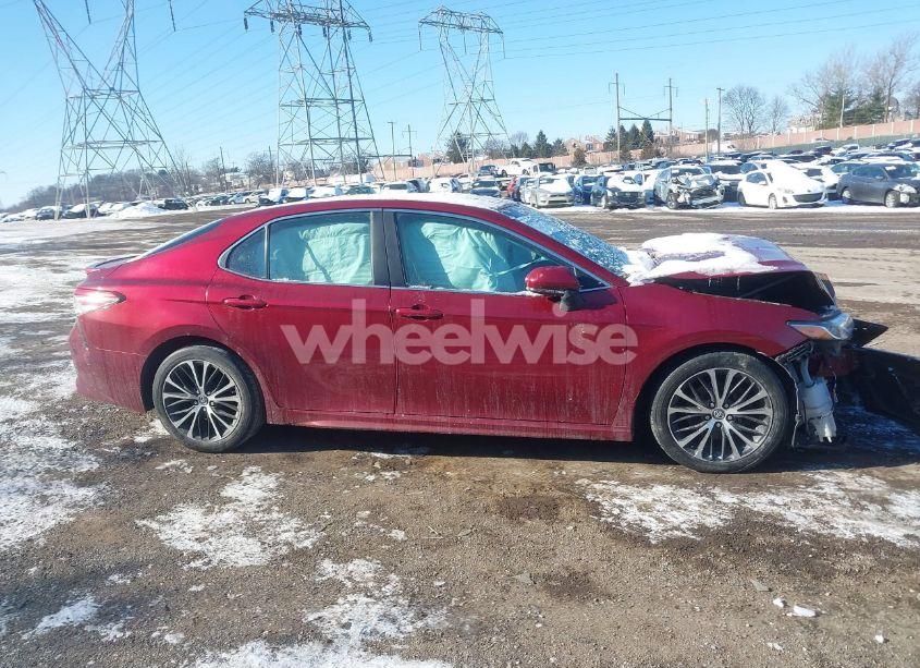 Photo 14 of 2018 Toyota Camry SE (VIN 4T1B11HK6JU571676)