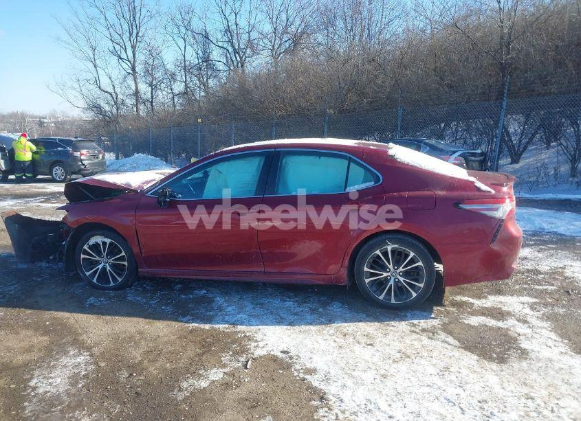 Photo 15 of 2018 Toyota Camry SE (VIN 4T1B11HK6JU571676)