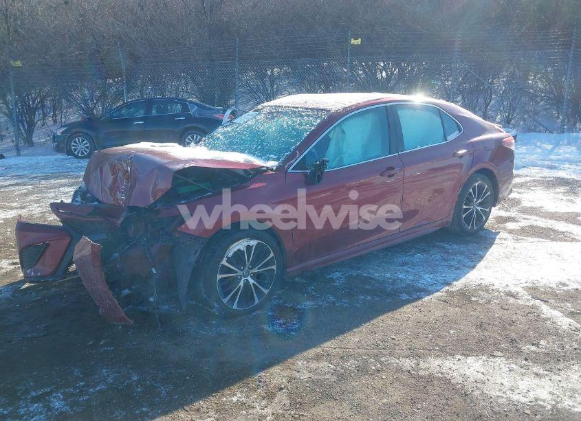 Photo 2 of 2018 Toyota Camry SE (VIN 4T1B11HK6JU571676)