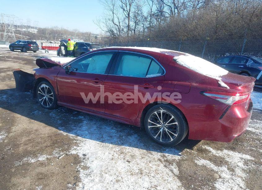 Photo 3 of 2018 Toyota Camry SE (VIN 4T1B11HK6JU571676)