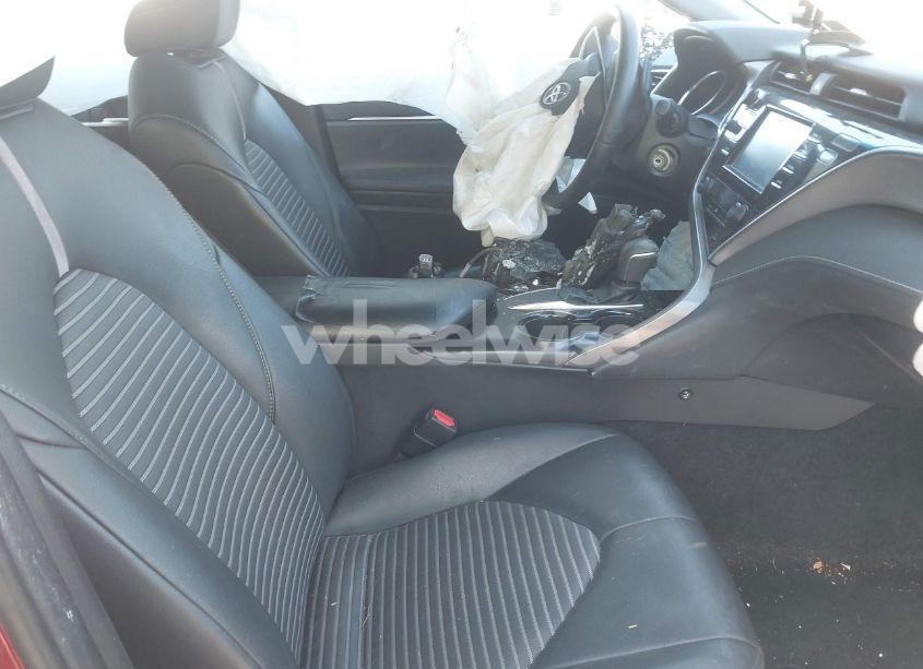 Photo 5 of 2018 Toyota Camry SE (VIN 4T1B11HK6JU571676)