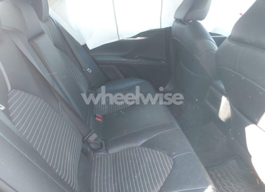 Photo 8 of 2018 Toyota Camry SE (VIN 4T1B11HK6JU571676)