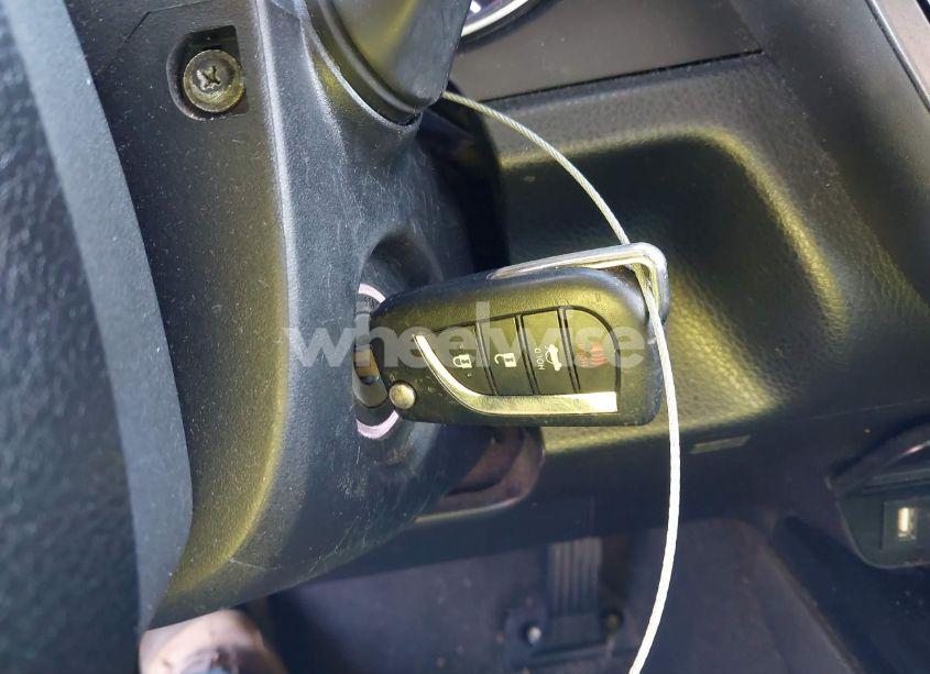 Photo 11 of 2018 Toyota Camry LE (VIN 4T1B11HK6JU580734)