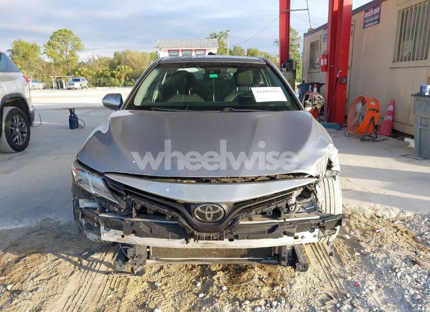 Photo 12 of 2018 Toyota Camry LE (VIN 4T1B11HK6JU580734)
