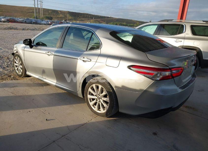 Photo 3 of 2018 Toyota Camry LE (VIN 4T1B11HK6JU580734)