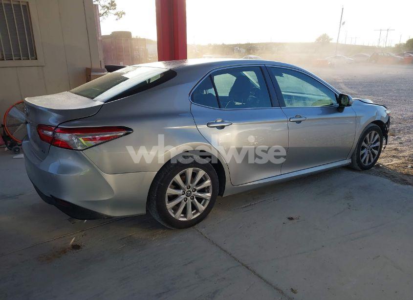 Photo 4 of 2018 Toyota Camry LE (VIN 4T1B11HK6JU580734)