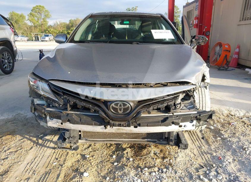 Photo 6 of 2018 Toyota Camry LE (VIN 4T1B11HK6JU580734)