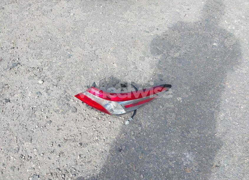 Photo 12 of 2018 Toyota Camry SE (VIN 4T1B11HK6JU587036)