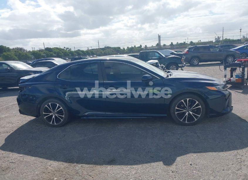 Photo 14 of 2018 Toyota Camry SE (VIN 4T1B11HK6JU587036)