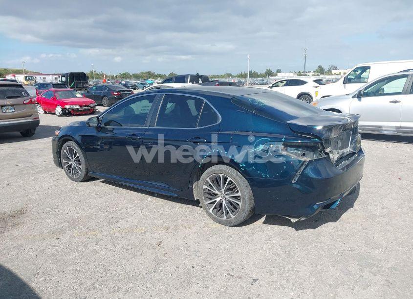Photo 3 of 2018 Toyota Camry SE (VIN 4T1B11HK6JU587036)