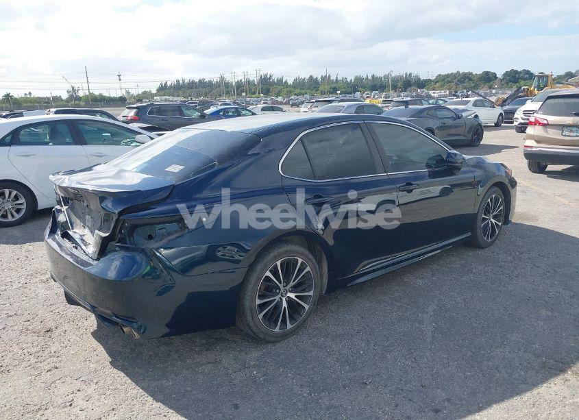 Photo 4 of 2018 Toyota Camry SE (VIN 4T1B11HK6JU587036)