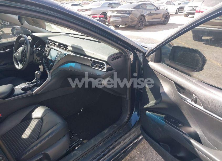 Photo 5 of 2018 Toyota Camry SE (VIN 4T1B11HK6JU587036)