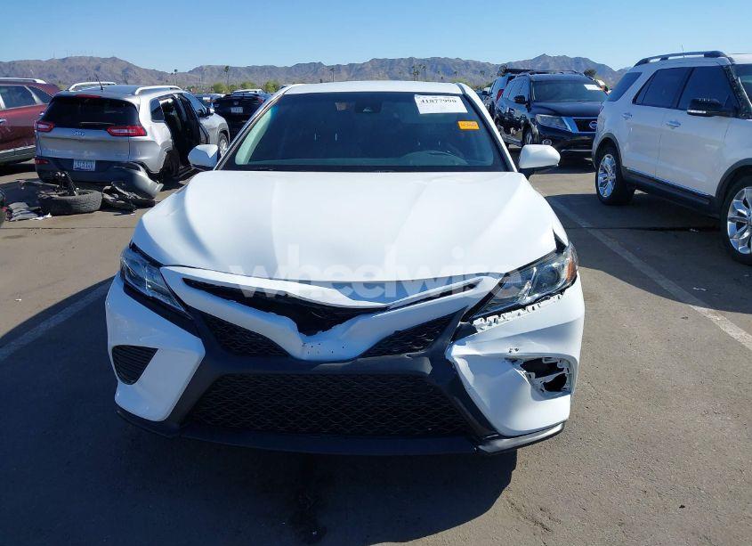 Photo 12 of 2018 Toyota Camry SE (VIN 4T1B11HK6JU591099)