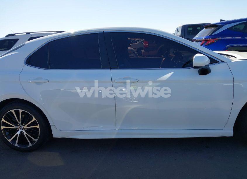 Photo 13 of 2018 Toyota Camry SE (VIN 4T1B11HK6JU591099)