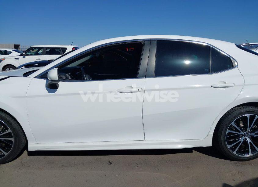 Photo 14 of 2018 Toyota Camry SE (VIN 4T1B11HK6JU591099)