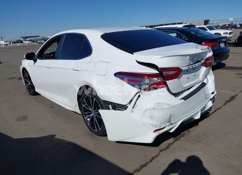 Photo 3 of 2018 Toyota Camry SE (VIN 4T1B11HK6JU591099)
