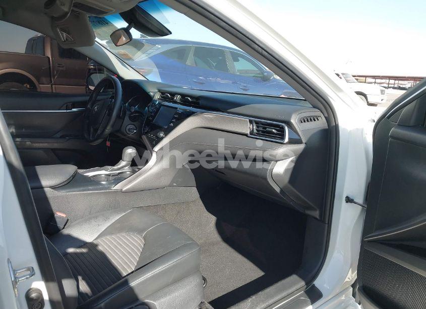 Photo 5 of 2018 Toyota Camry SE (VIN 4T1B11HK6JU591099)