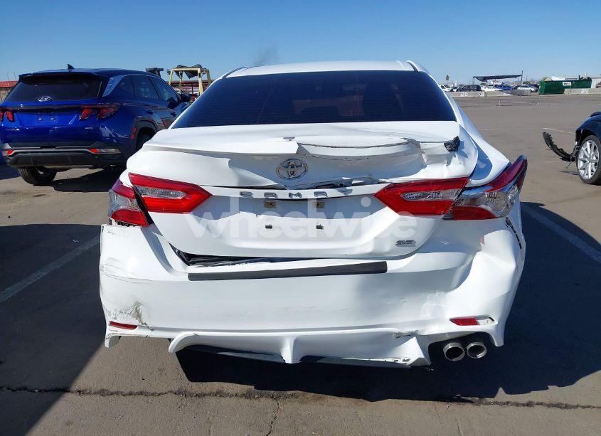 Photo 6 of 2018 Toyota Camry SE (VIN 4T1B11HK6JU591099)