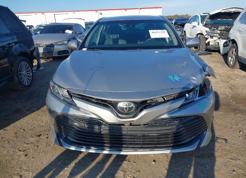 Photo 12 of 2018 Toyota Camry LE (VIN 4T1B11HK6JU591880)