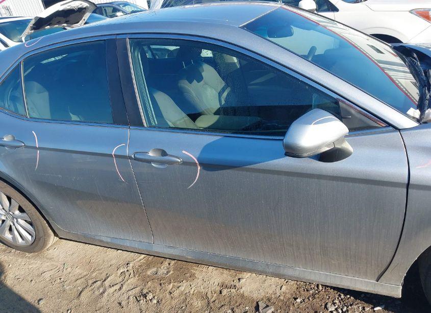 Photo 13 of 2018 Toyota Camry LE (VIN 4T1B11HK6JU591880)