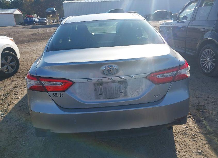 Photo 16 of 2018 Toyota Camry LE (VIN 4T1B11HK6JU591880)