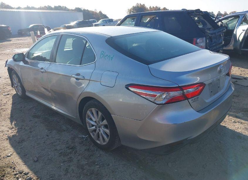 Photo 3 of 2018 Toyota Camry LE (VIN 4T1B11HK6JU591880)