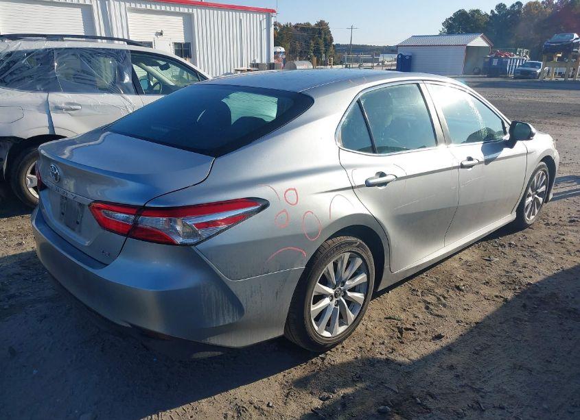 Photo 4 of 2018 Toyota Camry LE (VIN 4T1B11HK6JU591880)