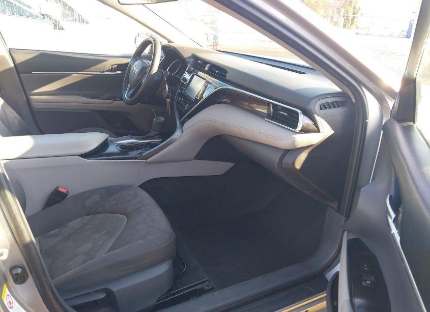 Photo 5 of 2018 Toyota Camry LE (VIN 4T1B11HK6JU591880)