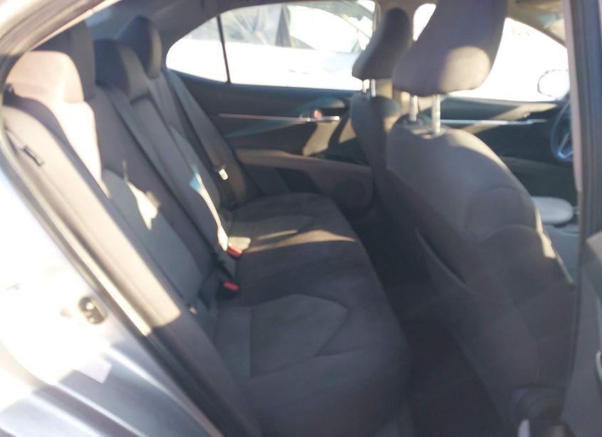 Photo 8 of 2018 Toyota Camry LE (VIN 4T1B11HK6JU591880)