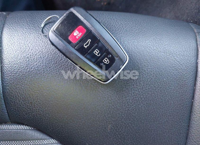 Photo 11 of 2018 Toyota Camry SE (VIN 4T1B11HK6JU595279)