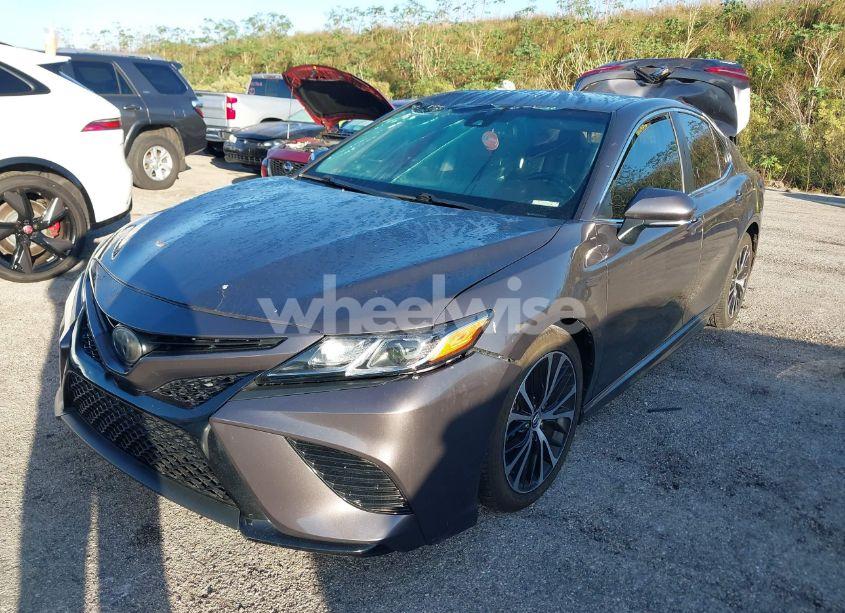 Photo 2 of 2018 Toyota Camry SE (VIN 4T1B11HK6JU595279)