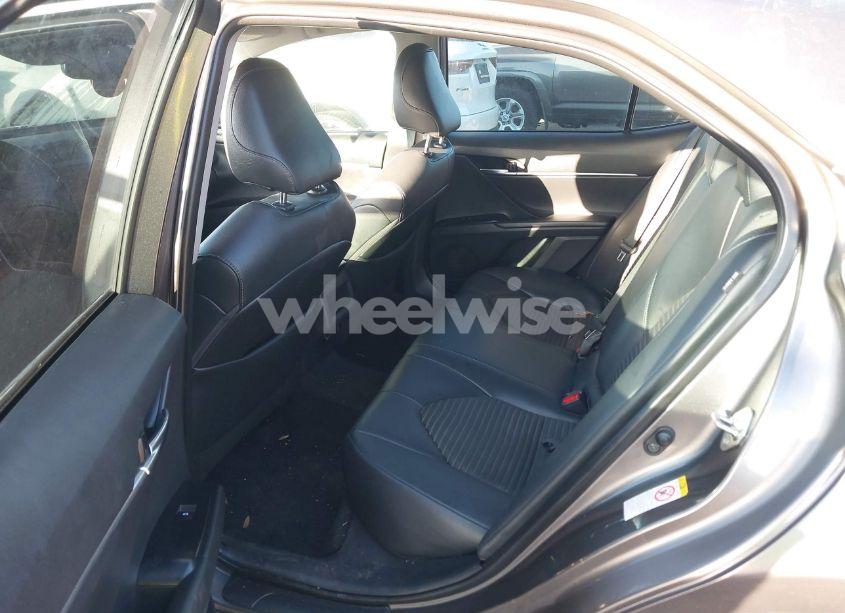 Photo 8 of 2018 Toyota Camry SE (VIN 4T1B11HK6JU595279)