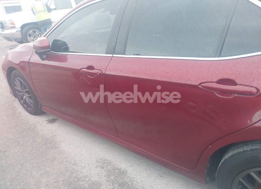 Photo 14 of 2018 Toyota Camry LE (VIN 4T1B11HK6JU603011)