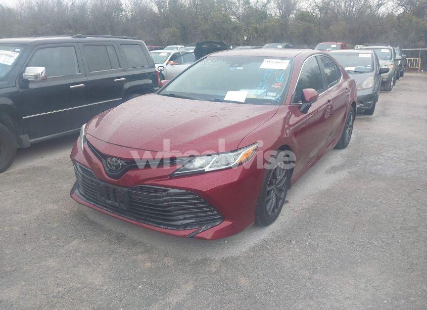 Photo 2 of 2018 Toyota Camry LE (VIN 4T1B11HK6JU603011)