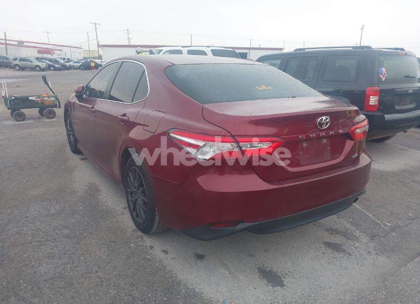 Photo 3 of 2018 Toyota Camry LE (VIN 4T1B11HK6JU603011)
