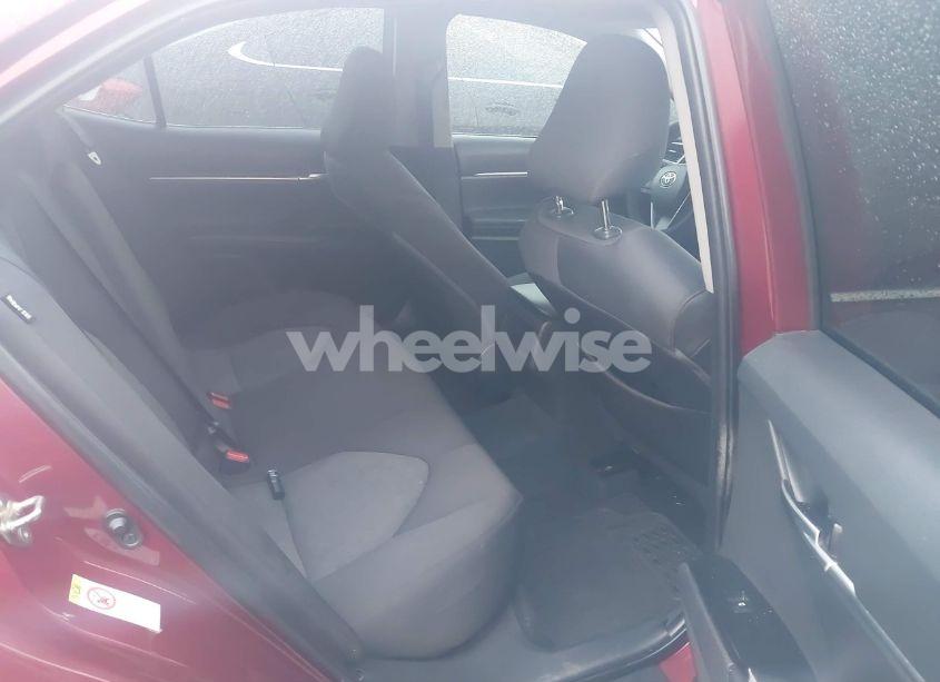 Photo 8 of 2018 Toyota Camry LE (VIN 4T1B11HK6JU603011)